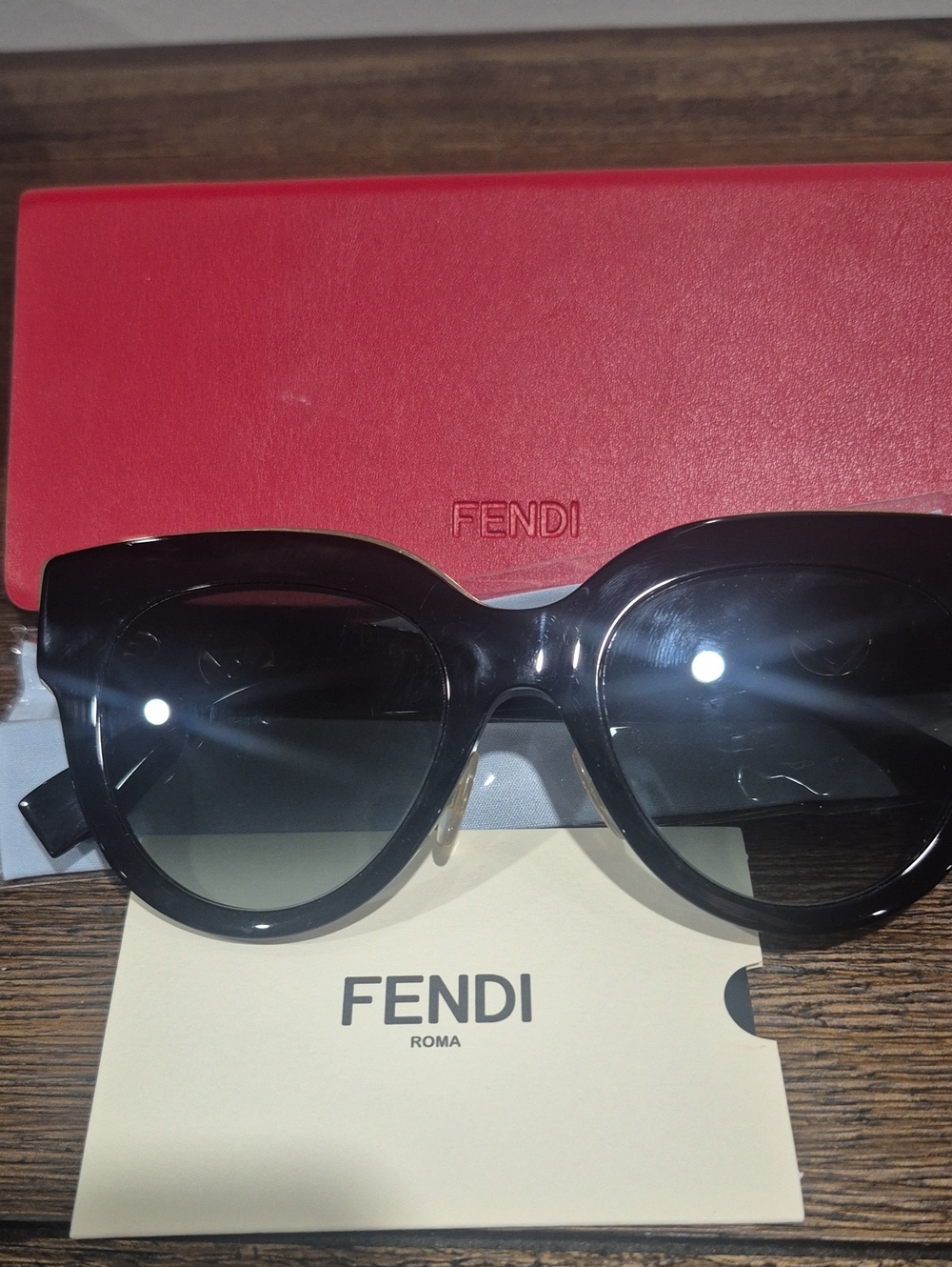 Fendi Black Oversized Cat-Eye Sunglasses with Gradient Lenses